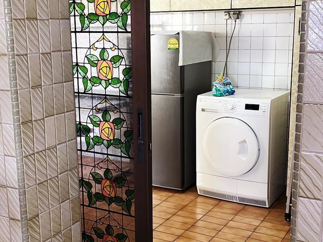 Master bed in little india / Jalan besar