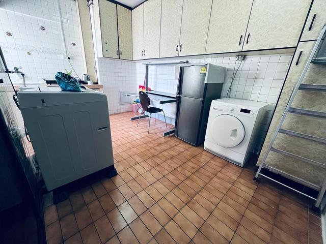 Master bed in little india / Jalan besar