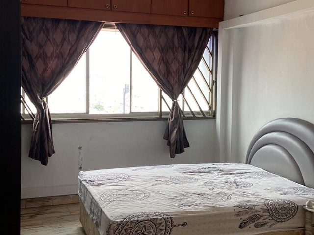 Master bed in little india / Jalan besar