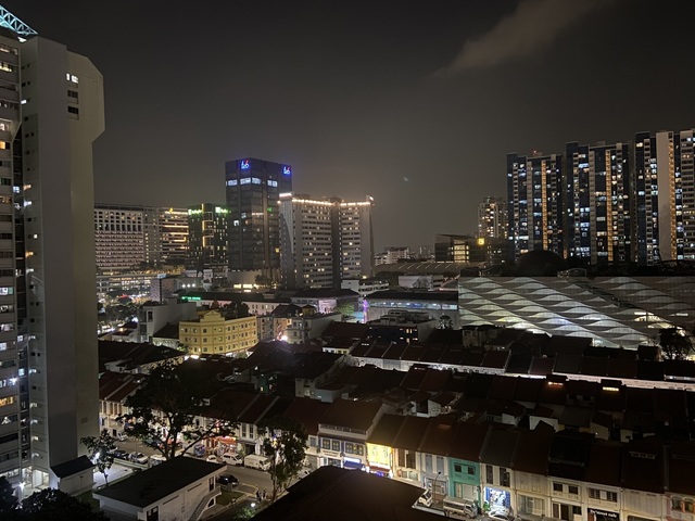 Master bed in little india / Jalan besar