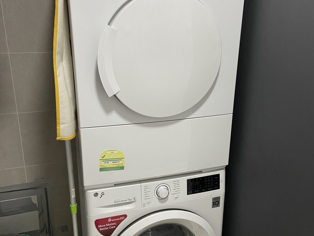 3 BR + 2 Toilets | 5 MINS Walk Tampines MRT | Newly Renovated & Fully Furnished