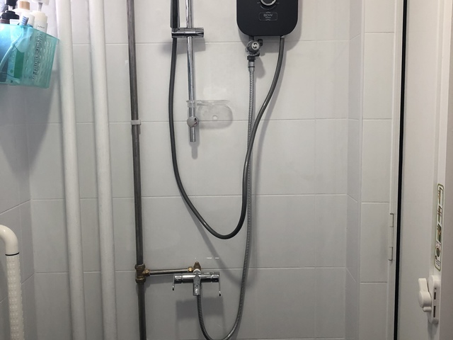 3 BR + 2 Toilets | 5 MINS Walk Tampines MRT | Newly Renovated & Fully Furnished