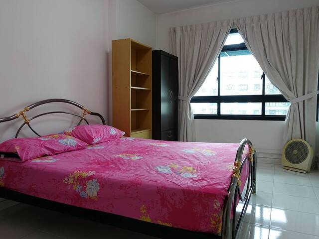 Spacious Common Room for Rent in Jurong West Central - Perfect for Individuals / Couples!