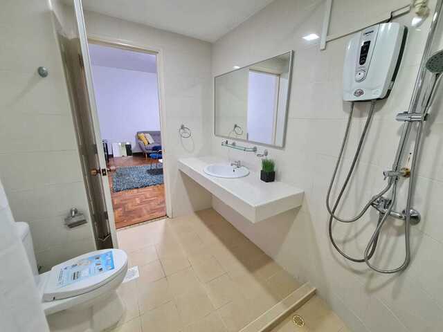 Newly Furnished Big Master Room with attached bathroom - Tiong Bahru