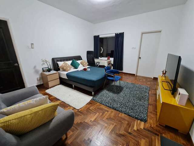 Newly Furnished Big Master Room with attached bathroom - Tiong Bahru