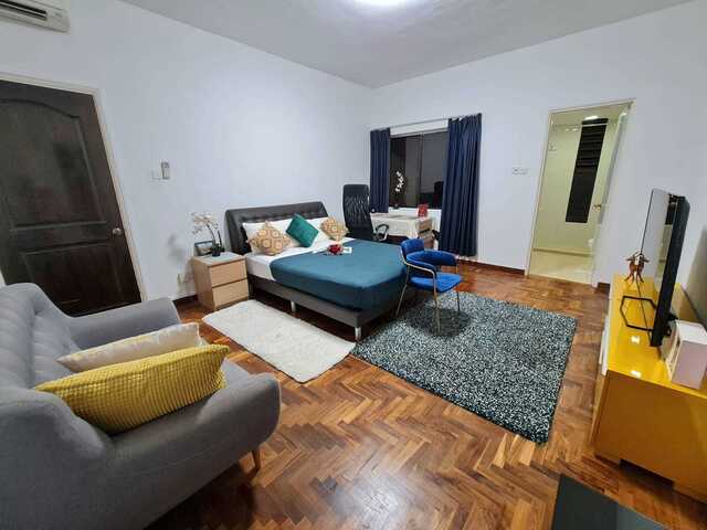 Newly Furnished Big Master Room with attached bathroom - Tiong Bahru