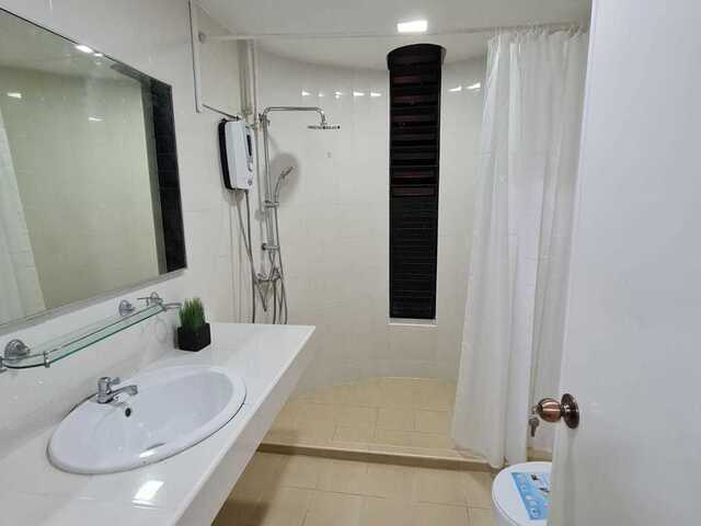 Newly Furnished Big Master Room with attached bathroom - Tiong Bahru