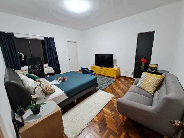 Newly Furnished Big Master Room with attached bathroom - Tiong Bahru