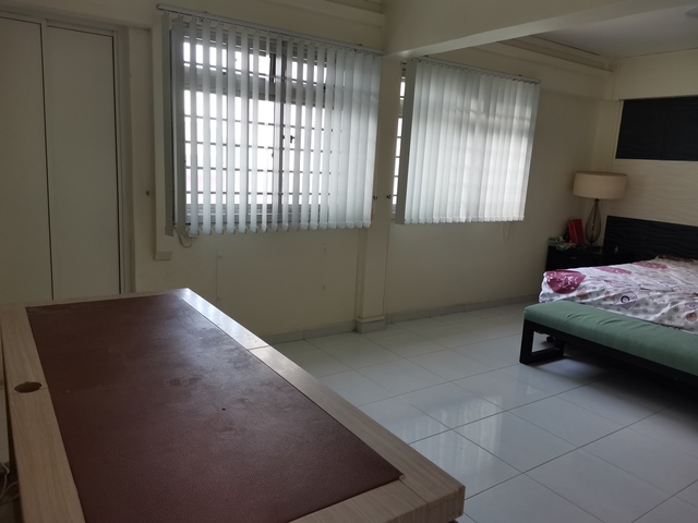 suite size masterbedroom
