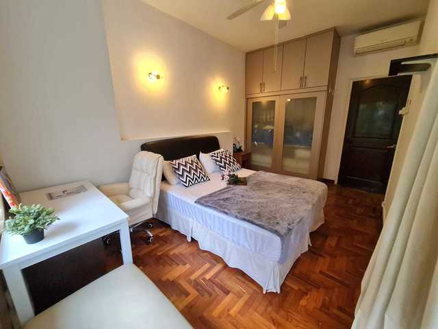 En-suite Master Room with Balcony  - Harbourfront/Tiong Bahru