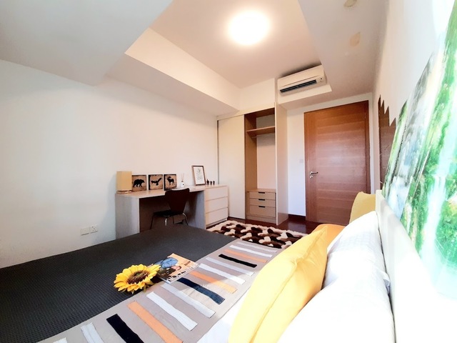 Marina One/MBFC/Raffles Quay MRT - Queen Room with Private Bathroom .
