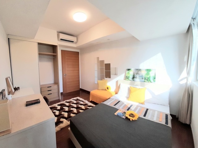 Marina One/MBFC/Raffles Quay MRT - Queen Room with Private Bathroom .