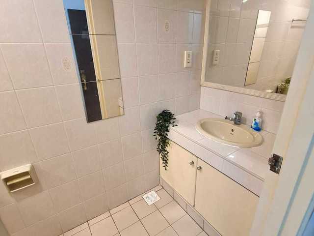 Opposite Somerset MRT - Big Queen Room with outdoor balcony for Rent