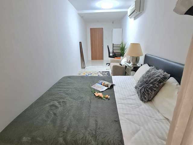Opposite Somerset MRT - Big Queen Room with outdoor balcony for Rent