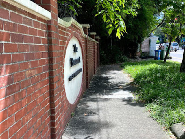 Opposite Somerset MRT - Big Queen Room with outdoor balcony for Rent