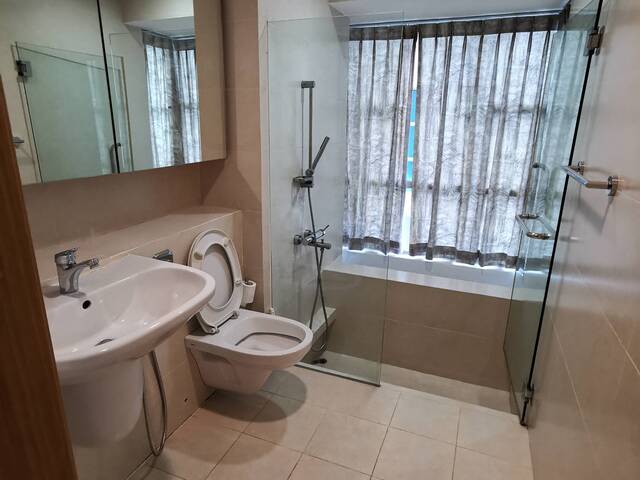 Long/Short-term master bedroom at Kembangan MRT For Rent