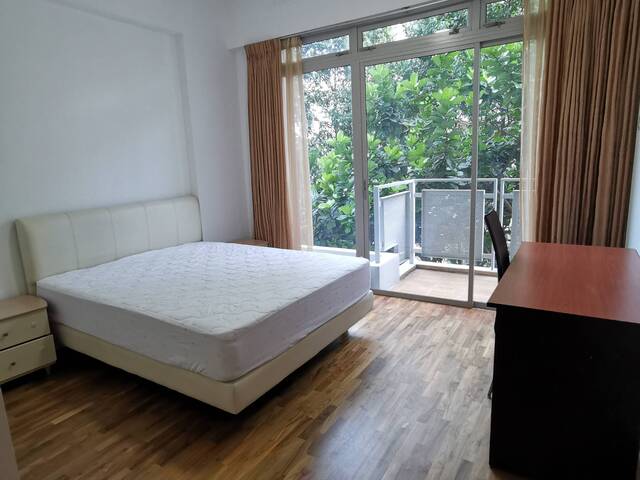Long/Short-term master bedroom at Kembangan MRT For Rent