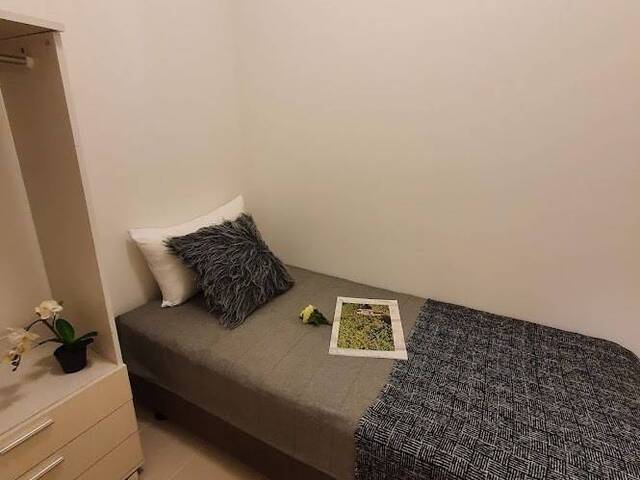 Full Furnish Pocket Room for Rent - Downtown MRT Marina One.