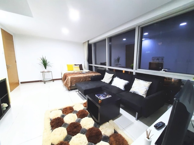 Super High Floor , Big Condo Room with Wonderful Views of Marina Bay Sands