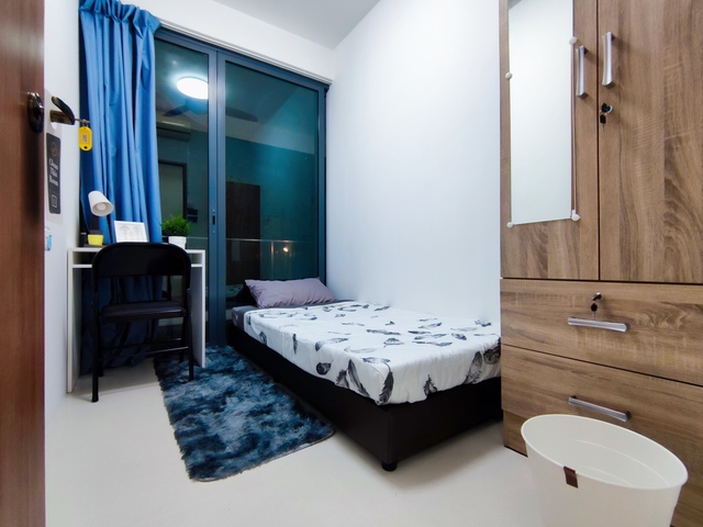 Room for Rent - Hedges Park - No Agent Fees