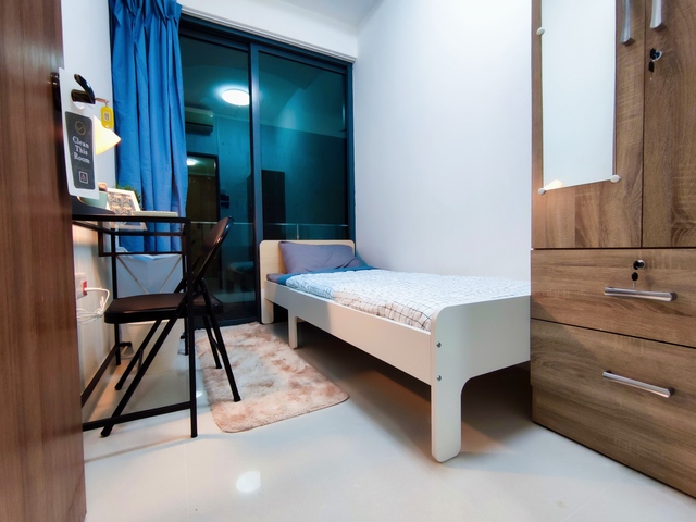 Room for Rent - Hedges Park - No Agent Fees