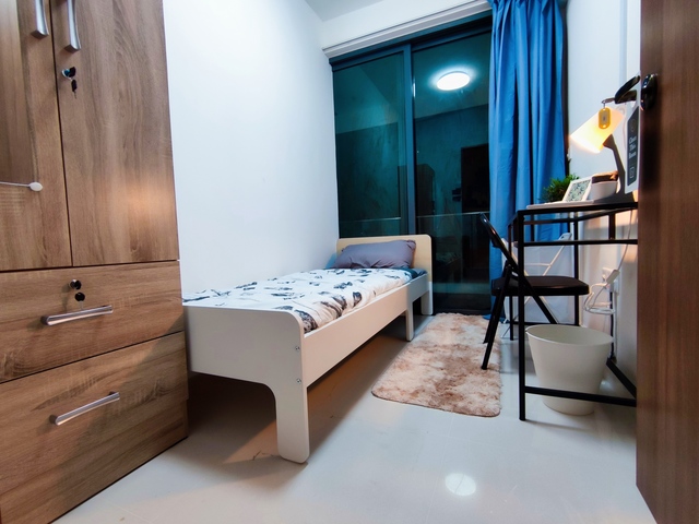 Room for Rent - Hedges Park - No Agent Fees