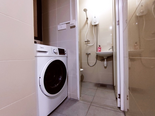 Room for Rent - Hedges Park - No Agent Fees