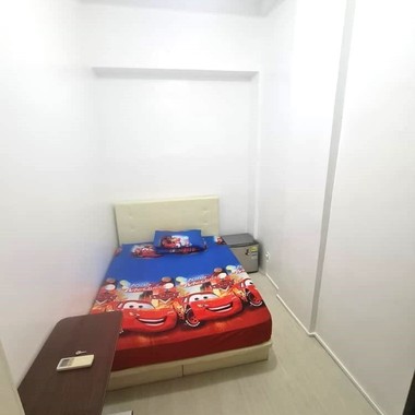 Queen size bedroom at chinatown: 89W.