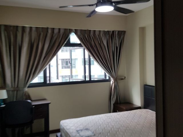 1 min walk Boon Lay MRT - master room @ 698b Jurong West
