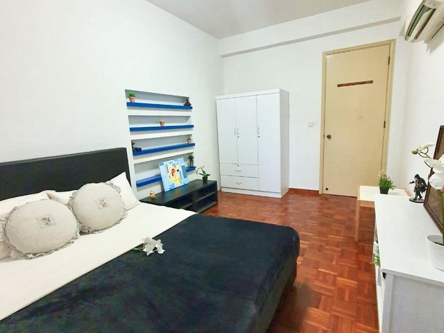 Big Queen Room @ Tiong Bahru MRT