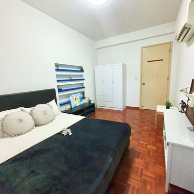 Big Queen Room @ Tiong Bahru MRT