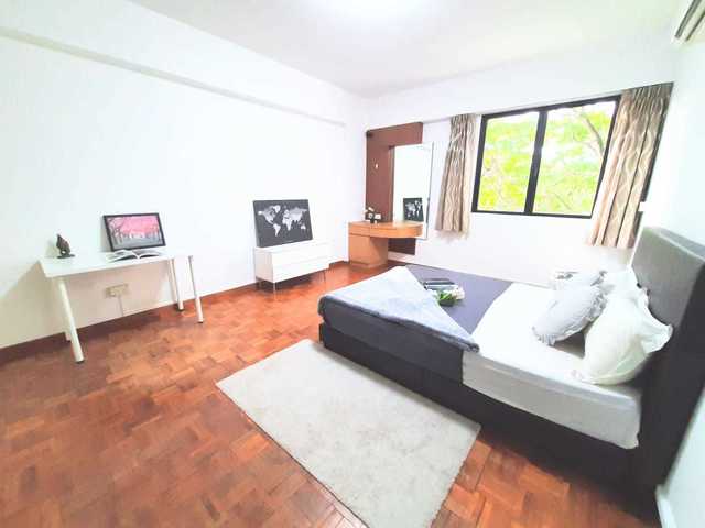 Big Queen Room @ Tiong Bahru MRT