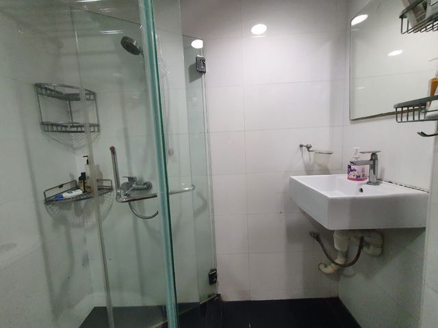 Big Queen Room @ Tiong Bahru MRT