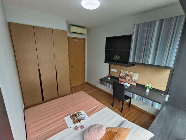 Casa Merah Condo - Bedok / Upper East Coast - Big Queen Room for Rent