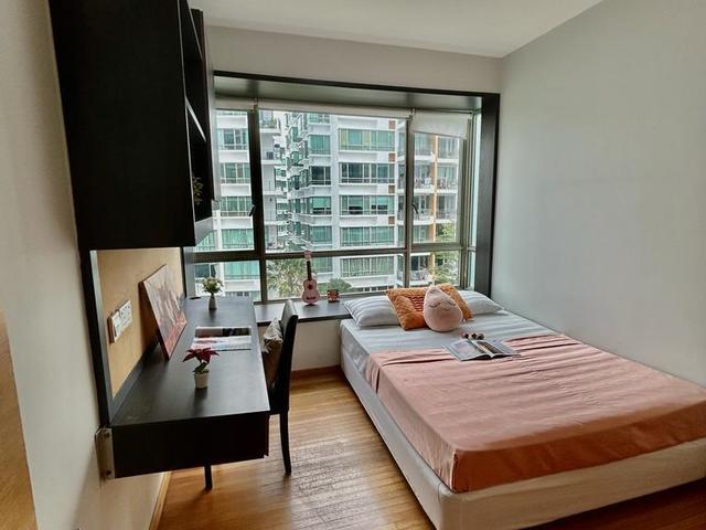 Casa Merah Condo - Bedok / Upper East Coast - Big Queen Room for Rent