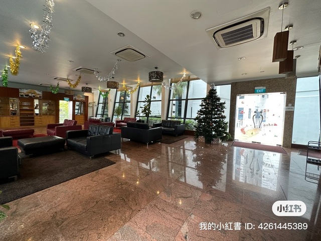 Hougang 92 street Regentville common room for rent.