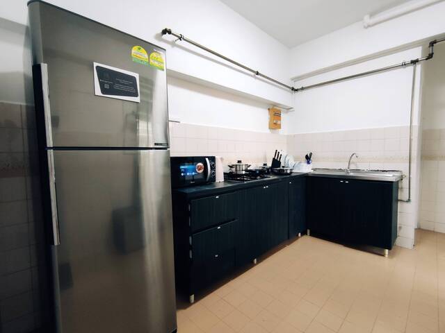 Room for Rent - Mins train ride to Orchard & woodlands