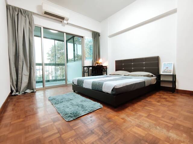 Room for Rent - Mins train ride to Orchard & woodlands