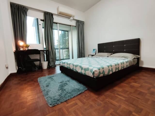 Room for Rent - Mins train ride to Orchard & woodlands