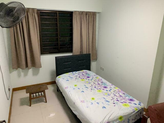 33 Ghim Moh Edge Common Rooms for Rent