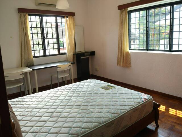 Semi-D Very Big Aircon Common Room near Upper Thomson & Marymount MRT