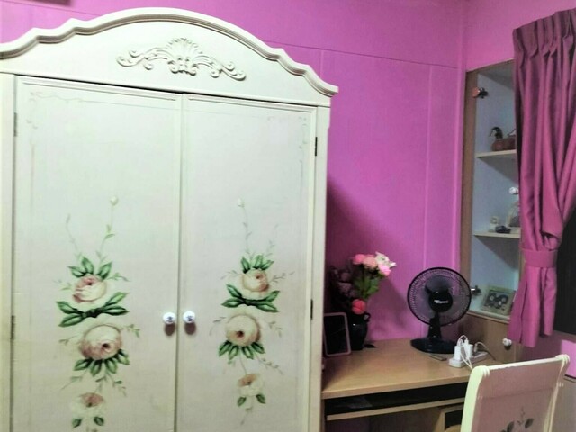Common Room -For Single Lady staying with Single Landlady