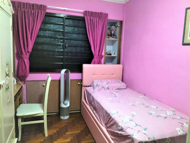 Common Room -For Single Lady staying with Single Landlady