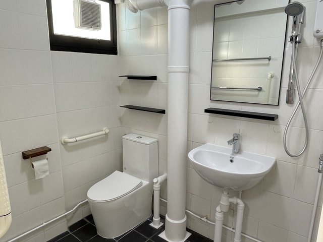 Whole house Newly Renovated! 1 spacious room HDB for rent in Paya Lebar/Aljunied/Macpherson area