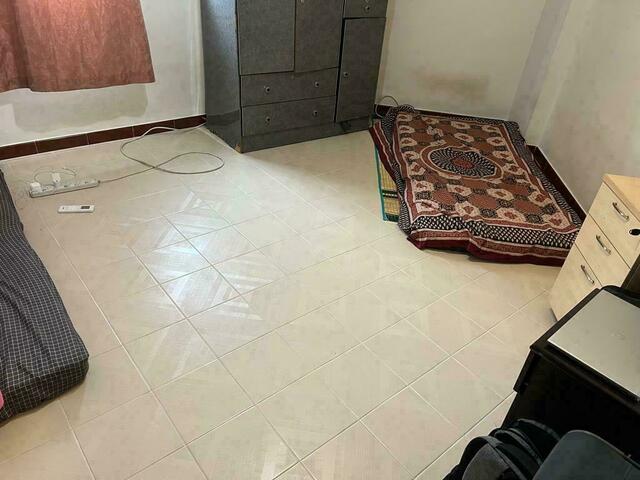 Looking for a Tenant to share the room