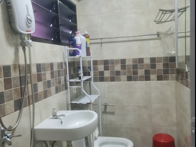 Affordable common room located 188 Pasir Ris St 12