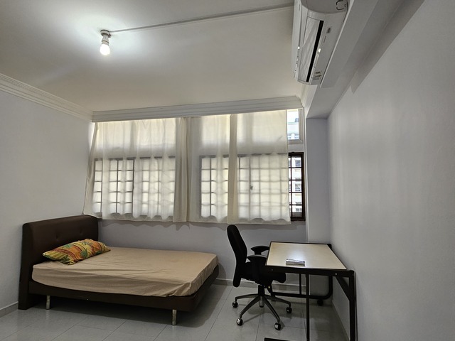 Big common room with Aircon.