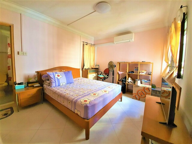 (3+1)- 5 Room– Blk258C Compassvale @ Sengkang – Near MRT! Full Furnish with 3 x Split Aircon