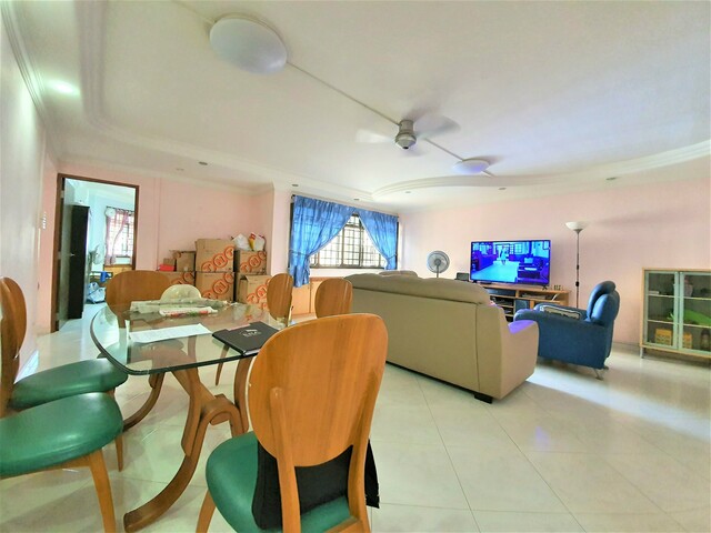 (3+1)- 5 Room– Blk258C Compassvale @ Sengkang – Near MRT! Full Furnish with 3 x Split Aircon