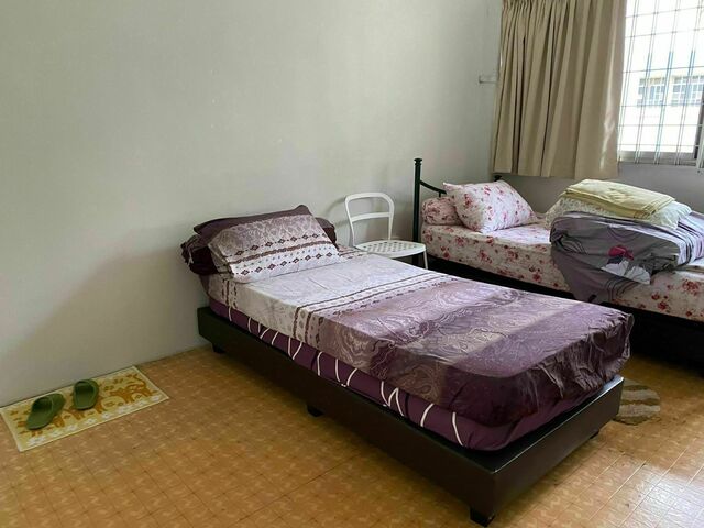 Large Room With High Ceilings For Up To 2pax! Nice Greenery View!